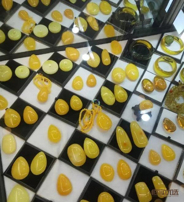 琥珀与塑料的鉴别方法,怎样鉴别琥珀和塑料的区别