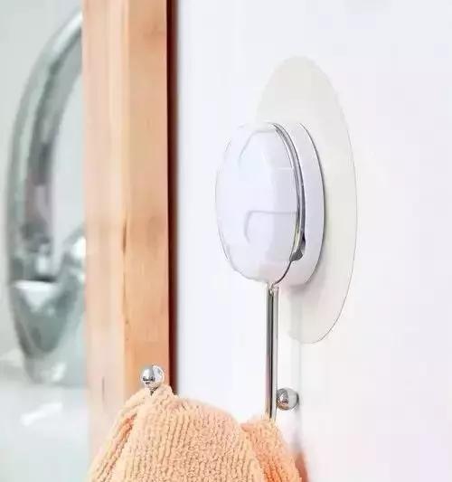 她故意把鸡蛋清涂到墙上，你知道原因后也会这么做的！