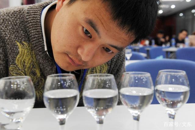 怎样分清假酒,如何分清楚假酒