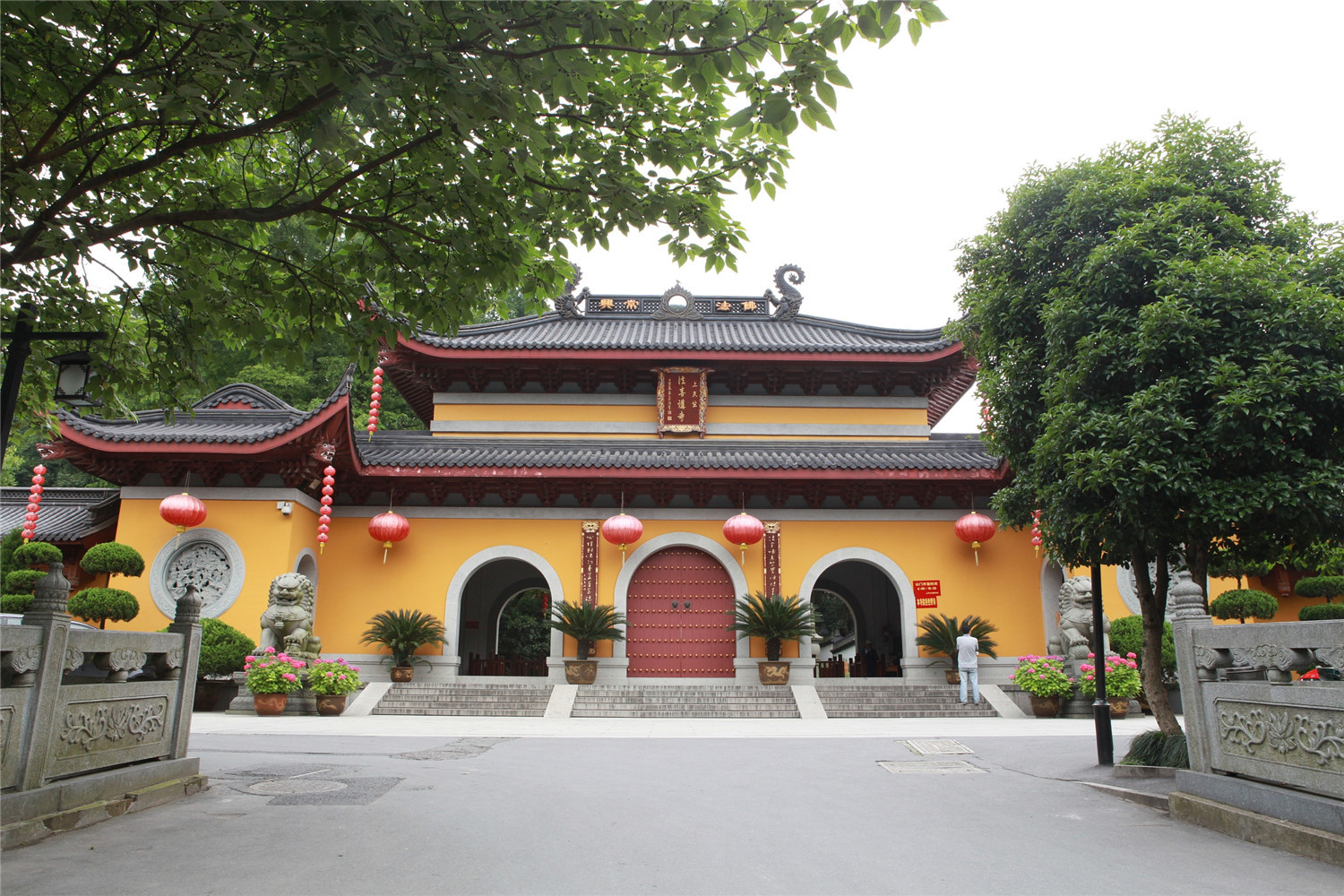 不要再去灵隐寺了，其实杭州本地人爱去的是这座李白写过的寺