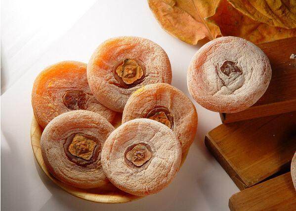 柿子和红薯一起吃,为什么肚子会胀气?教你正确的吃柿子办法