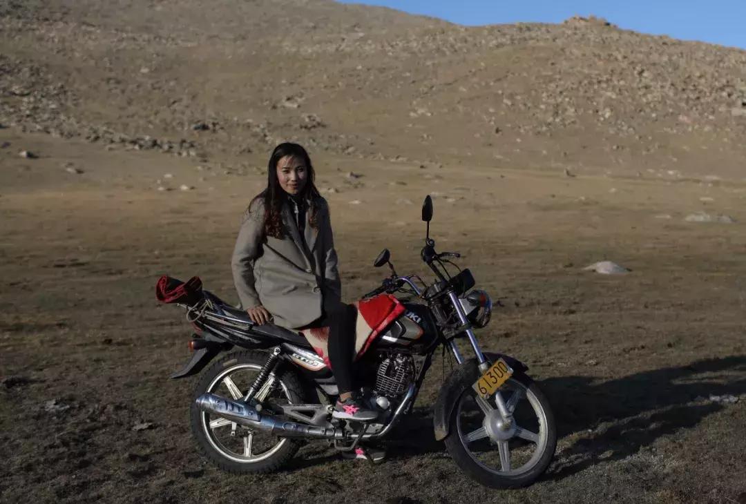 “村官”阿曼古丽一年收到近百辆摩托