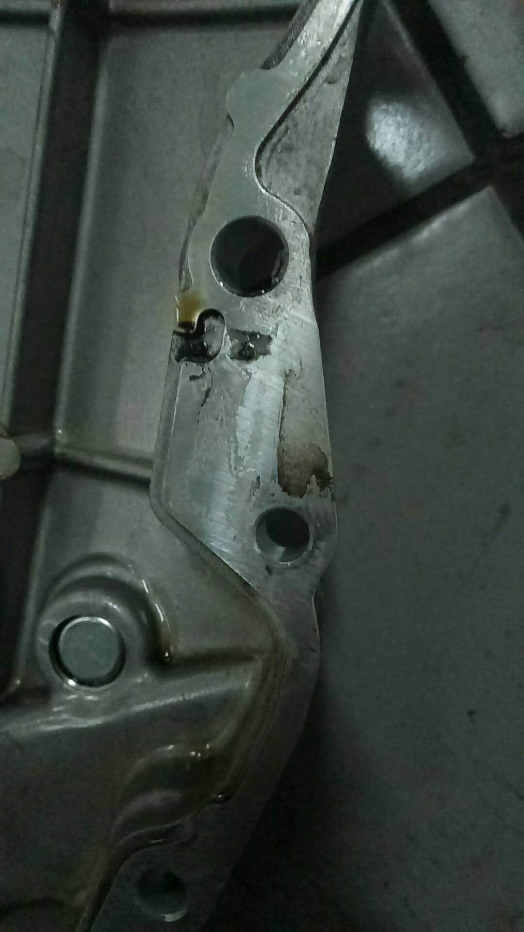 哈弗m6发动机漏油咋解决,哈弗m6变速箱传动轴油封漏油