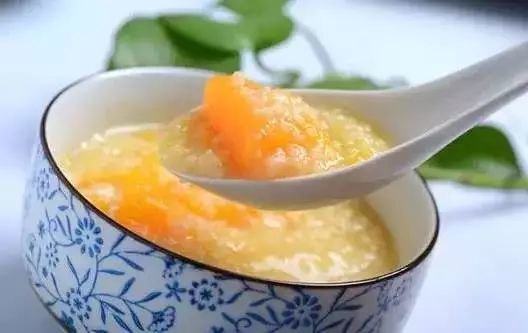 手脚干燥粗糙裂口掉皮,皮肤干燥手脚裂口原因