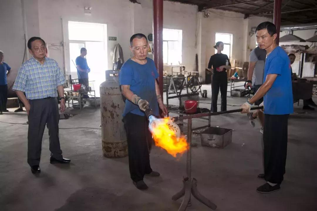 下工厂进车间,“80后”韩美林勃发生命本质里的艺术渴望