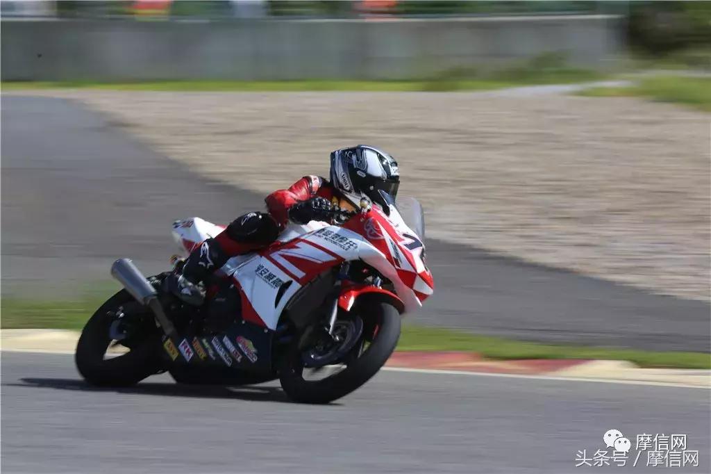 再创佳绩！新感觉自主双缸250CC赛车征战CRRC（贵阳站）