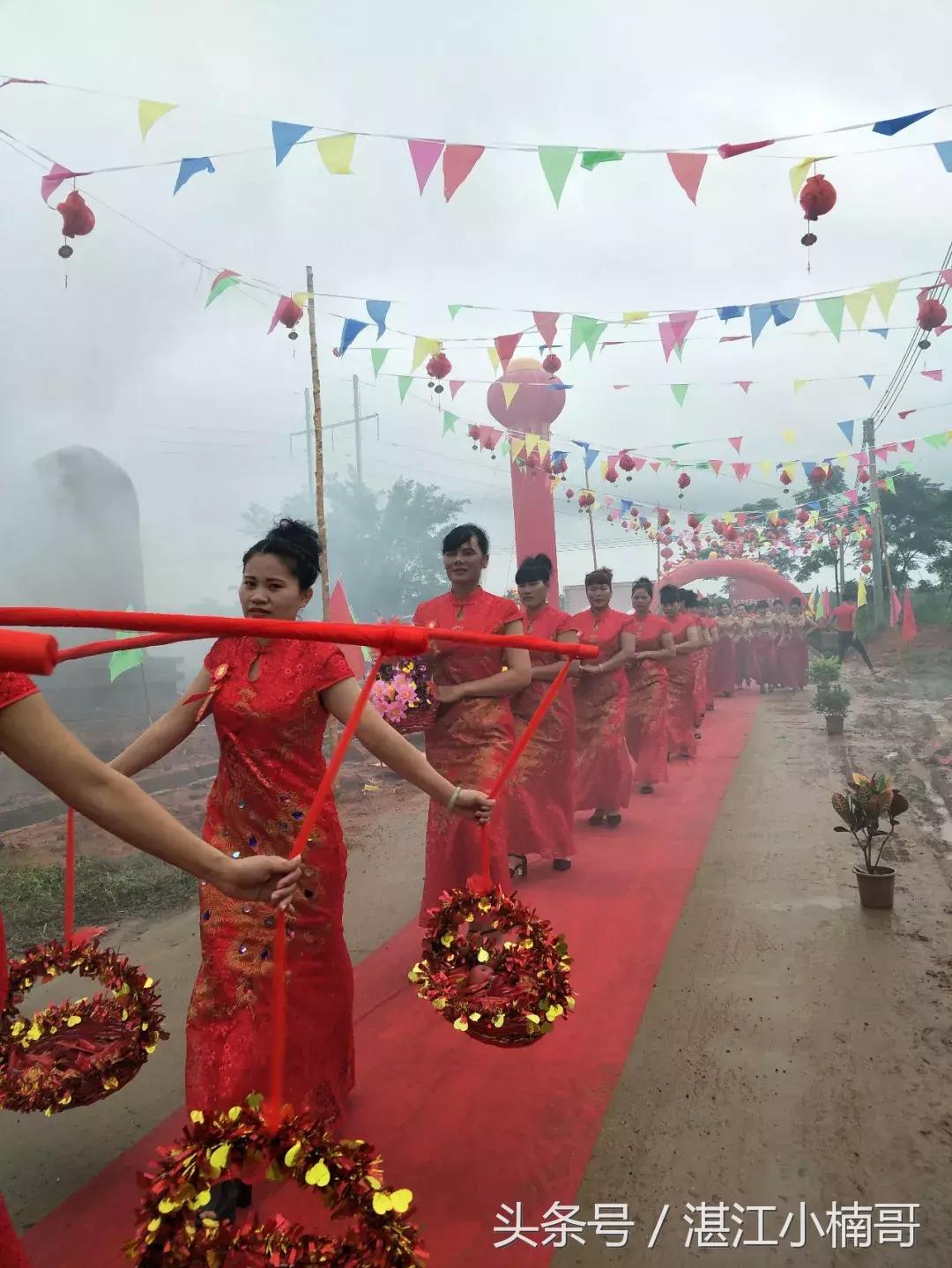 杨家镇安榄村外嫁姐妹回娘家聚会,雷州官茂村姐妹回娘家