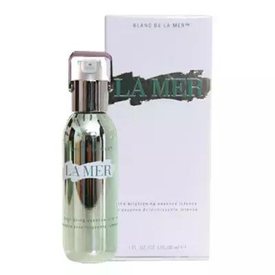 看了白月光秦岚分享的天价精华,我关上手机睡觉去了