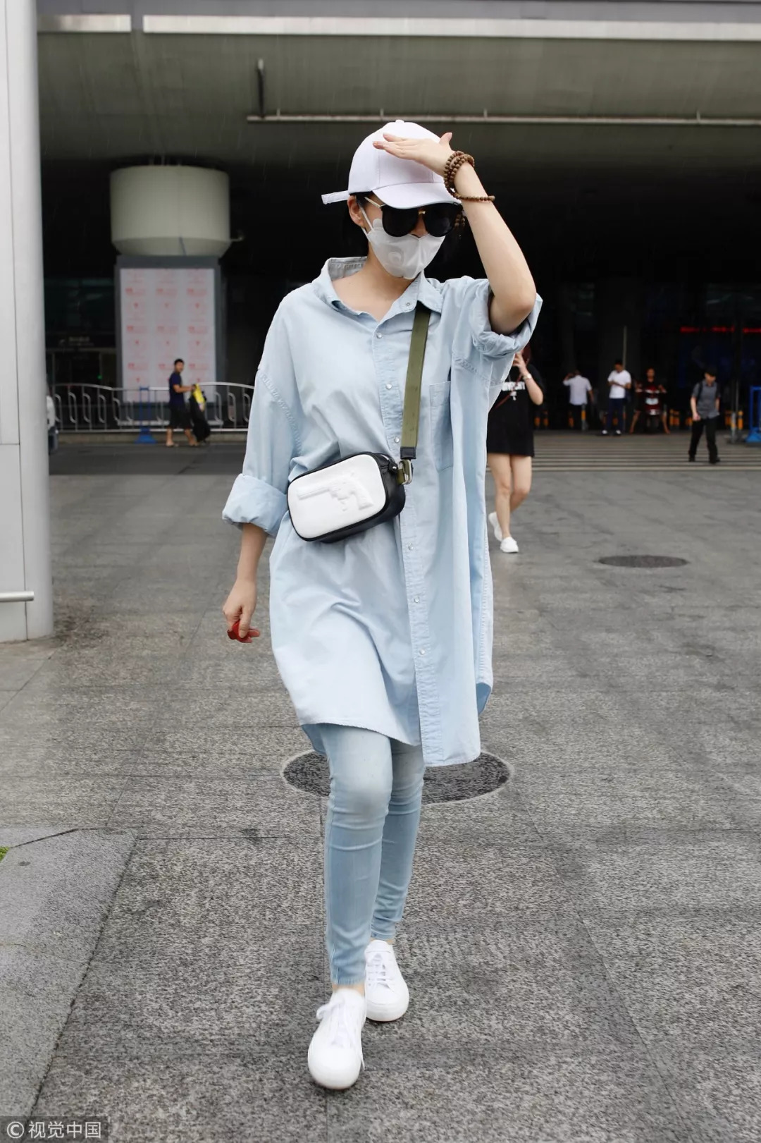 秋衣袖子长怎么卷好看,秋衣袖口怎么卷边