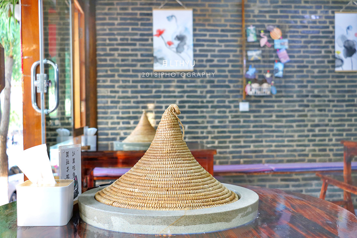 云南汽锅鱼为什么用草帽,云南十八怪草帽当锅盖图