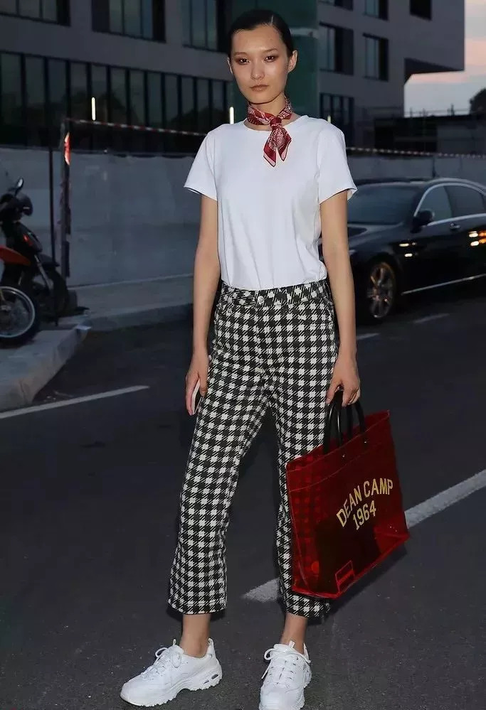 石原里美丝巾搭配图片,石原里美丝巾戴法