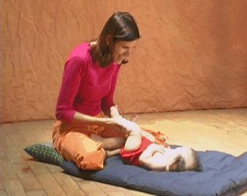 宝宝腹胀的快速解决方法,宝宝腹胀的快速解决方法推拿