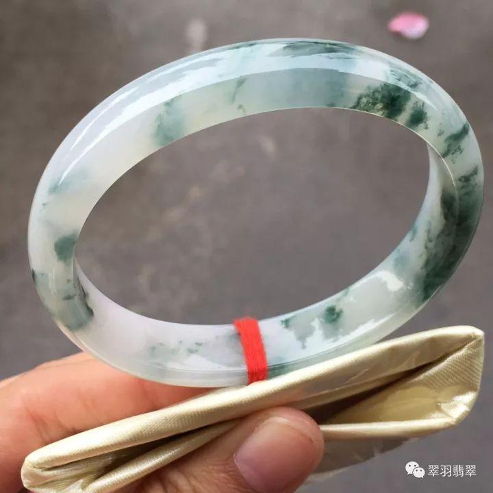 手镯戴不进手上怎么办,手镯胖了摘不下来有什么玄学