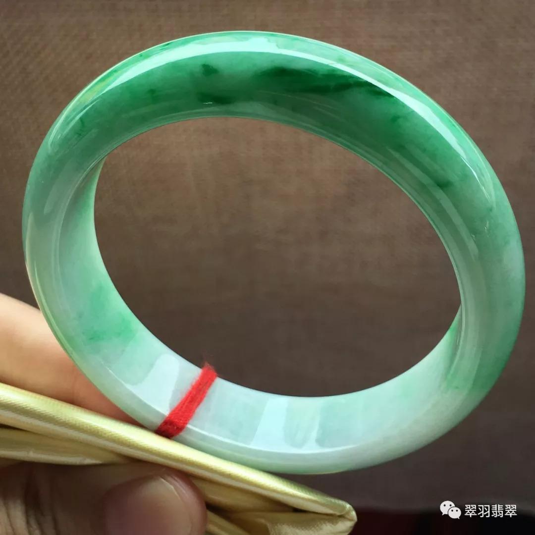 手镯戴不进手上怎么办,手镯胖了摘不下来有什么玄学