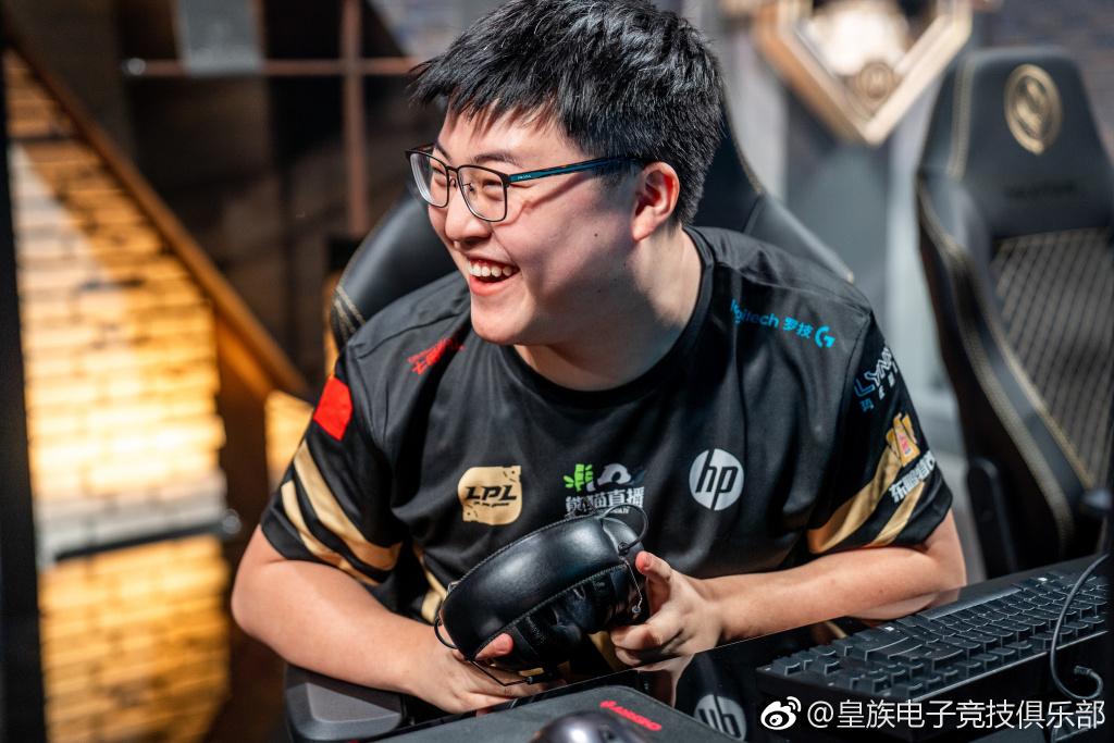 uzi德莱文大招秒人,uzi教水晶玩德莱文