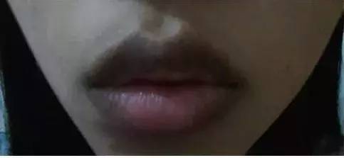 秋冬嘴角干燥、脱皮、发炎？涂点这个，立刻还你幼嫩双唇，让人想要一亲芳泽！