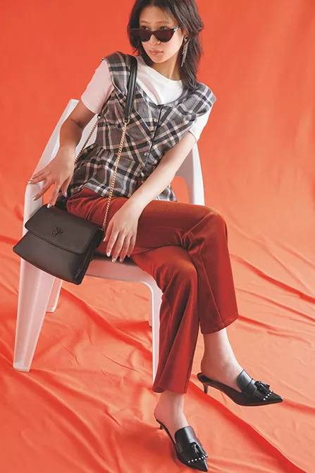 粗跟白色亮皮单鞋穿搭,秋款亮皮方头鞋穿搭