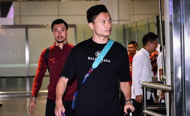 男足被网友骂视频,男足被球迷骂视频