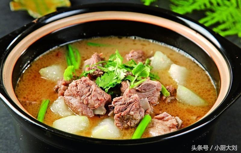 炖排骨用水汆好还是不汆好,炖排骨到底是冷水还是热水下锅