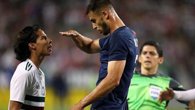 梅西在足球场上的高光时刻,梅西的一个动作引发众人惊叹