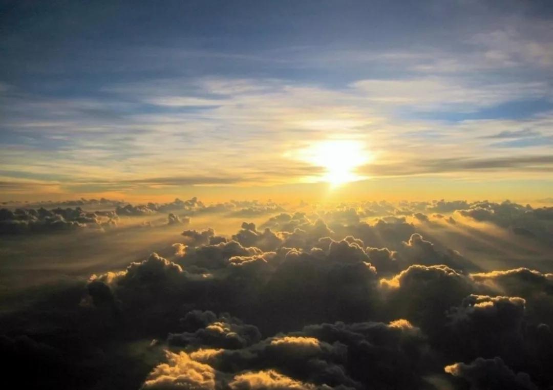 飞机降落时耳朵痛,飞机降落时耳朵痛怎么解