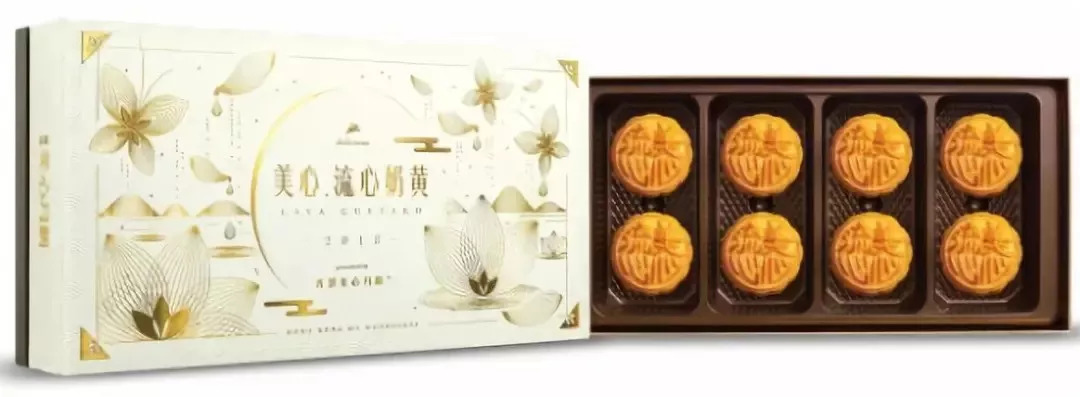 唯一愿意自己花钱买的月饼，掰开就流心，稍不留神就溢出，只在香港制造的美心月饼