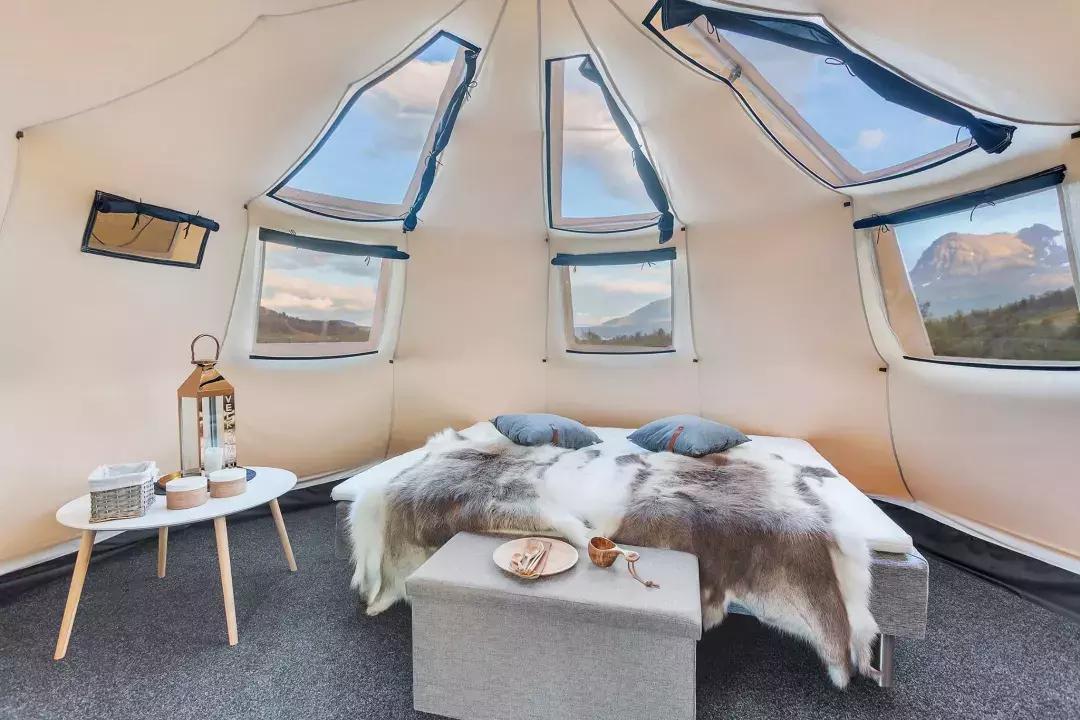 小木屋，玻璃顶，火山温泉，住这些酒店，get最cool极光姿势