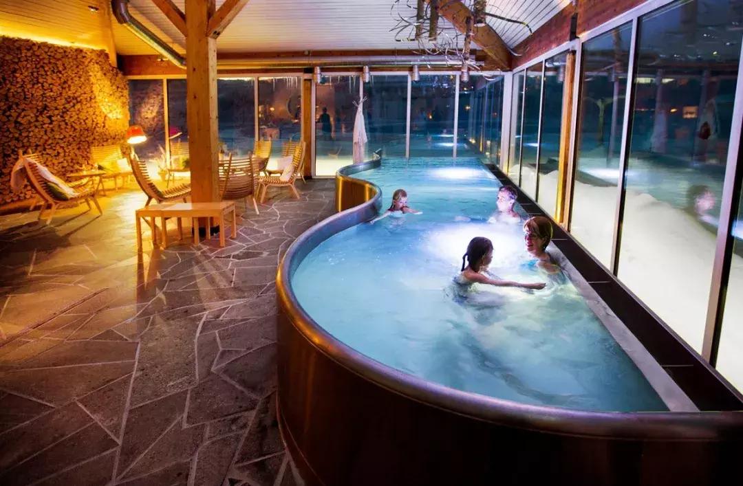 小木屋，玻璃顶，火山温泉，住这些酒店，get最cool极光姿势