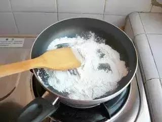 冰皮月饼怎么做才不会软糯变硬,冰皮月饼不需要烘焙吗