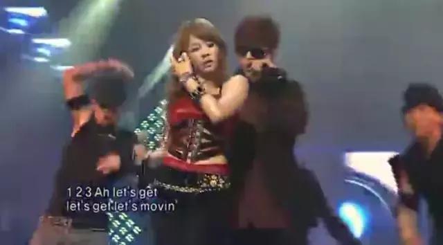 这就是爱！性感女神为小男友痴狂惨被炒鱿鱼，终于可以秀个够了？