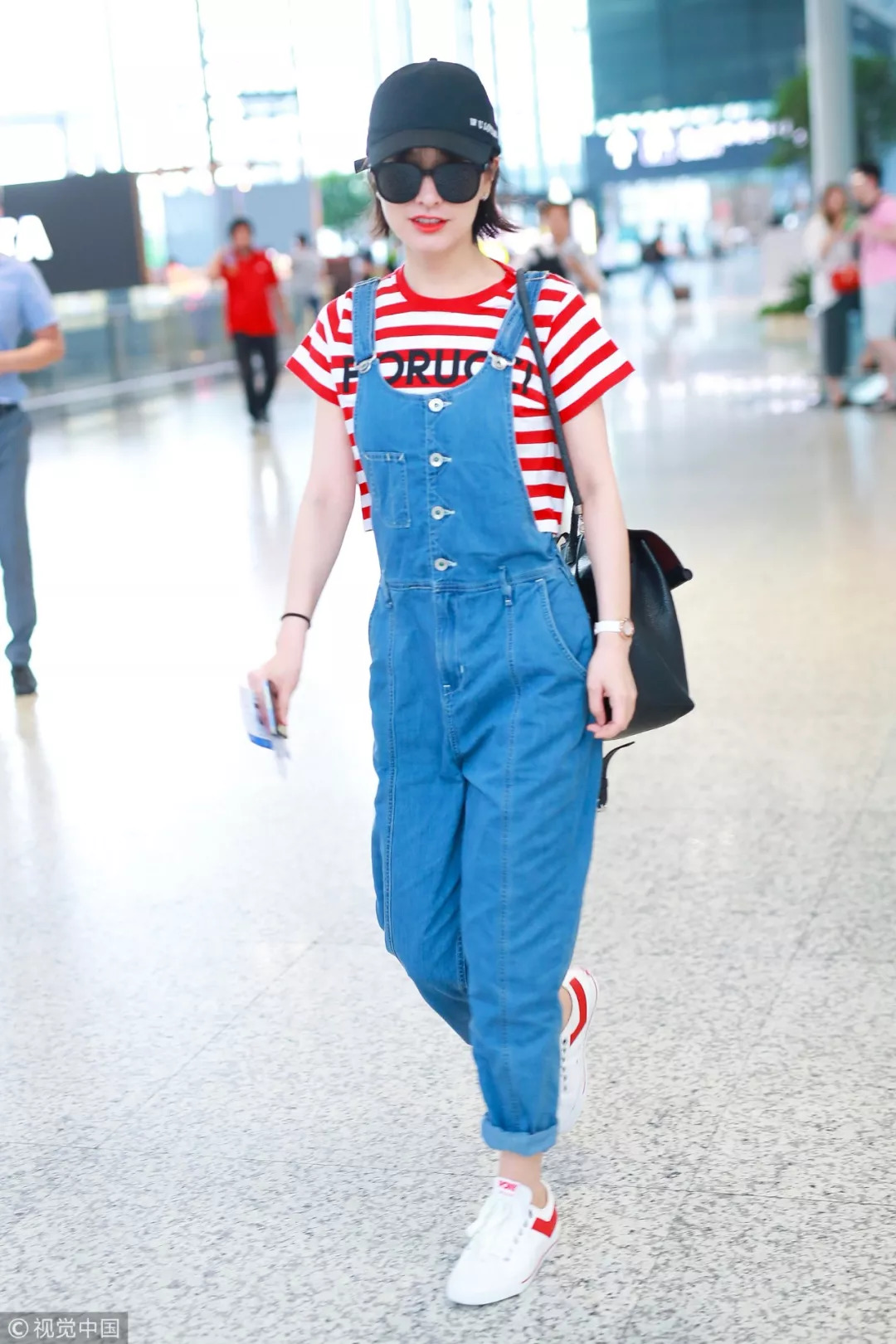 初秋的“C位”是杨超越的格子还是王丽坤的条纹？