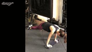 靠自己努力成功的人物,最经典的一次维密走秀