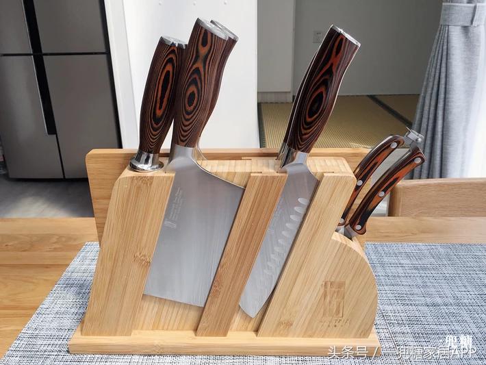 年轻人,谁不是一边感叹房子小,一边在小房子里拼命折腾?