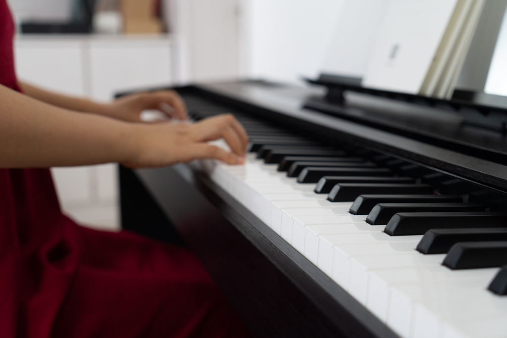 考级钢琴键容易上手,考级启蒙