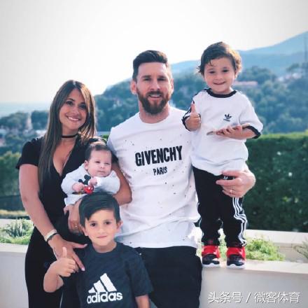 梅西儿子喜欢足球吗,梅西头号迷弟迷你罗