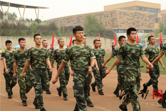 第四届济南市高新区职工运动会隆重开幕，现场气氛热烈、精彩至极！