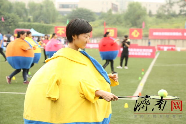 第四届济南市高新区职工运动会隆重开幕，现场气氛热烈、精彩至极！
