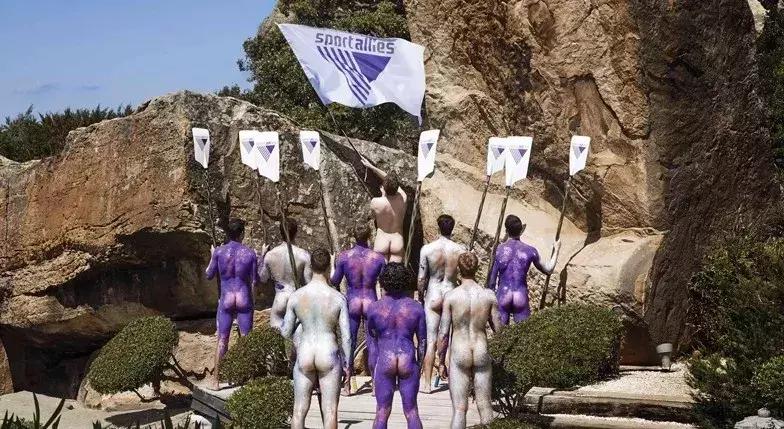 学霸为爱全果出镜？一年一度的剑桥火辣写真又来了！