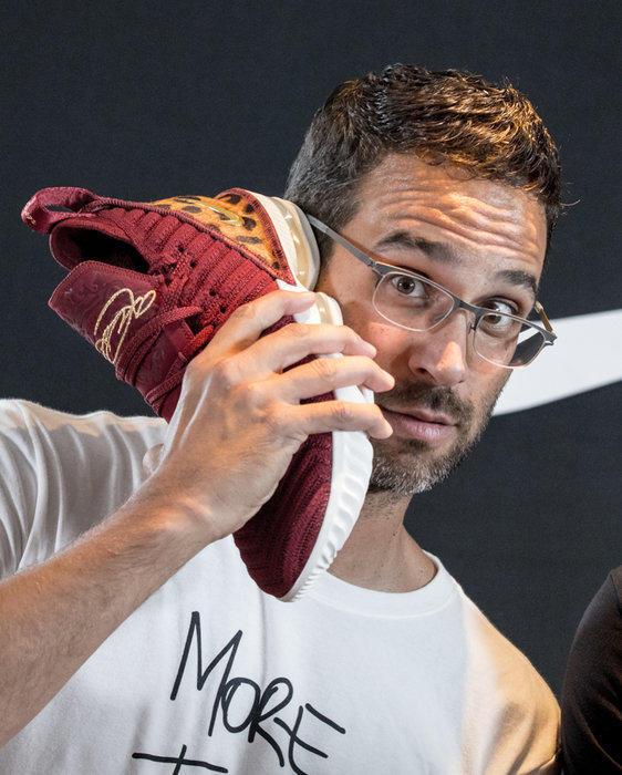 lebron16全黑,lebron16air实战测评