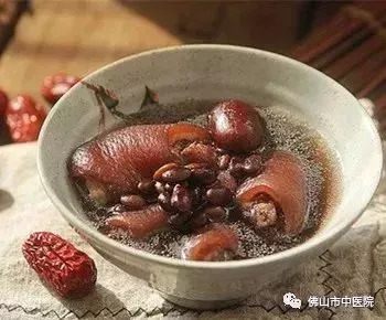 骨折煲骨头汤放什么药材,骨折了骨头汤怎样熬营养最好