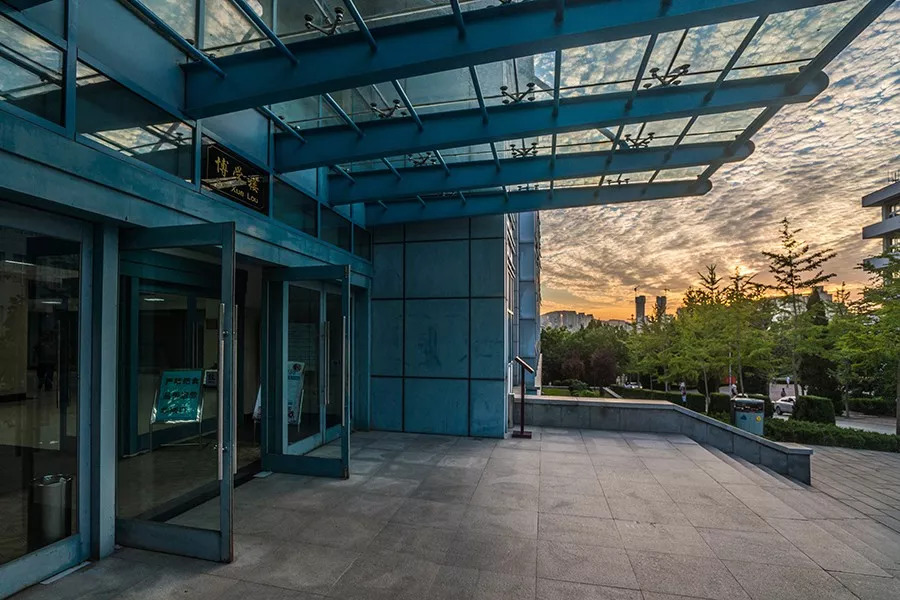 晨光暮色渐更迭,晨光暮色