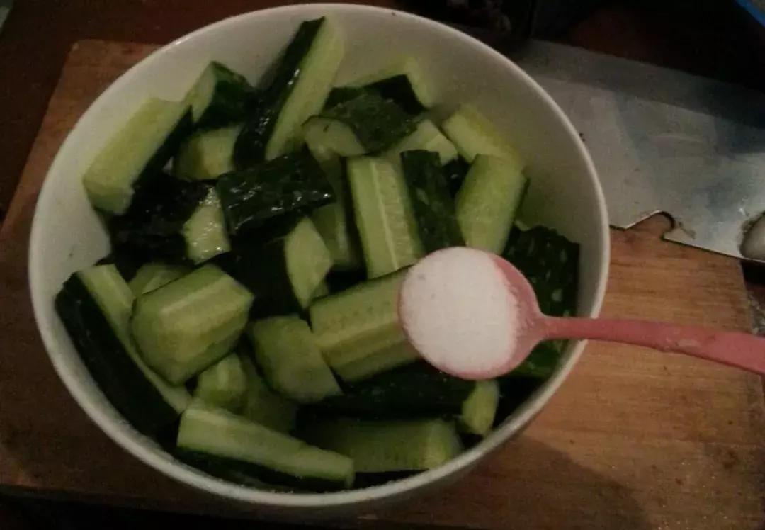 东北烀地瓜梗咸菜教程,东北烀咸菜疙瘩正宗做法