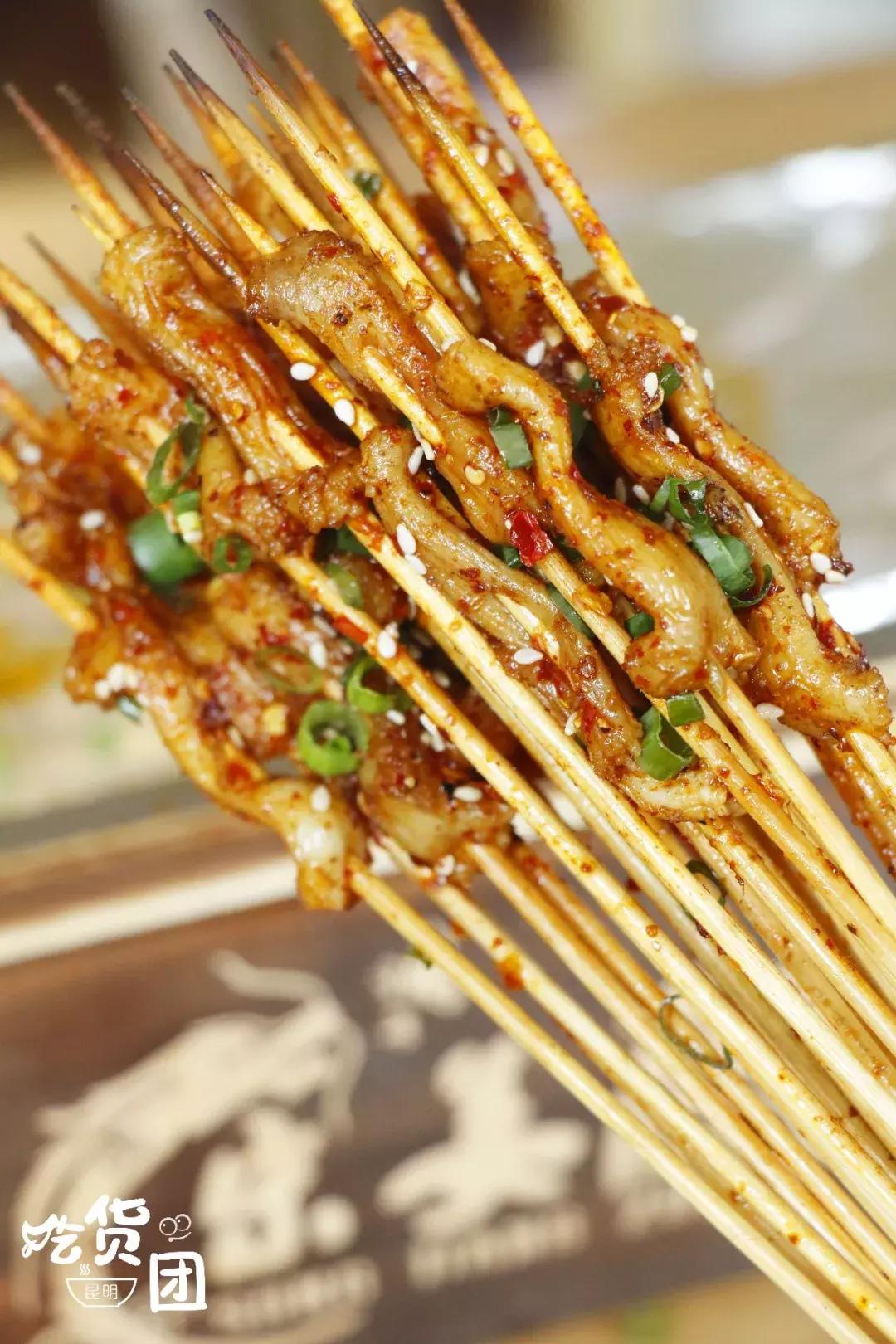 晚上烧烤人气爆棚的一家烧烤店,一到晚上就火爆的烧烤店