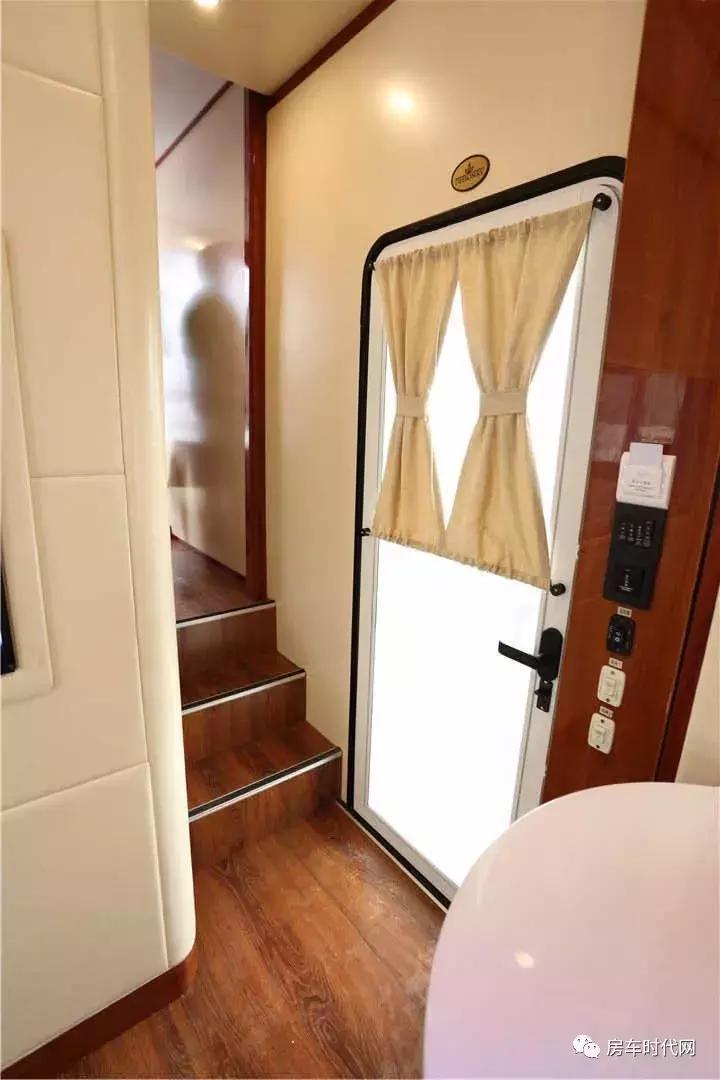 一万元房车两室一厅,一万元左右的房车旅行