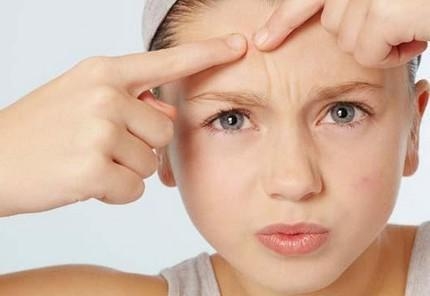 秋天螨虫怎么消除,脸上有螨虫小编教你一招解决螨虫