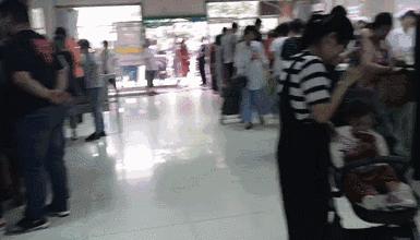 排队3小时，人均200+，卫嘴子说：“我乐意！”