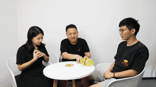 两男一女公然在办公室玩电击，这么刺激？！