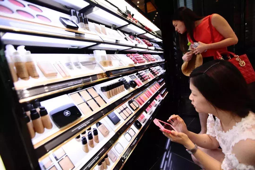 坐拥万亿级市场的代购凉了，酷爱买奢侈品的中产慌了