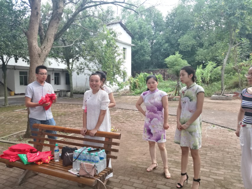 把关爱传递给你最关心的人,对老人最好的关爱是陪伴