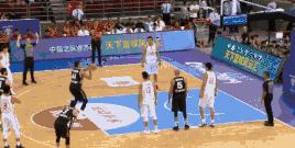 中国男篮打的惊心动魄的一场比赛,中国男篮隔扣